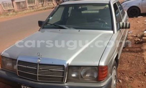 Acheter Neuf Voiture Mercedes-Benz 190 Gris à Ouagadougou, Burkina-Faso Acheter Neuf Voiture Mercedes-Benz 190 Gris à Ouagadougou, Burkina-Faso