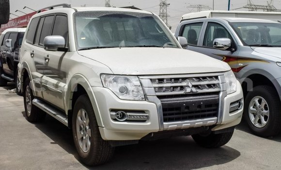 Acheter Import Voiture Mitsubishi Pajero Blanc à Import - Dubai, Burkina-Faso Acheter Import Voiture Mitsubishi Pajero Blanc à Import - Dubai, Burkina-Faso