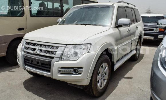 Acheter Import Voiture Mitsubishi Pajero Blanc à Import - Dubai, Burkina-Faso Acheter Import Voiture Mitsubishi Pajero Blanc à Import - Dubai, Burkina-Faso
