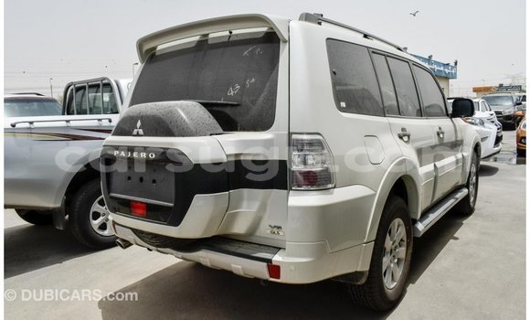 Acheter Import Voiture Mitsubishi Pajero Blanc à Import - Dubai, Burkina-Faso Acheter Import Voiture Mitsubishi Pajero Blanc à Import - Dubai, Burkina-Faso