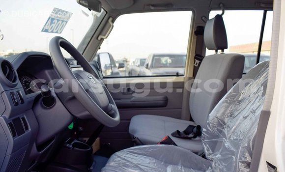 Buy Import Toyota Land Cruiser White Car in Import - Dubai in Burkina Faso Buy Import Toyota Land Cruiser White Car in Import - Dubai in Burkina Faso