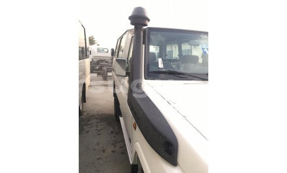 Buy Import Toyota Land Cruiser White Car in Import - Dubai in Burkina Faso Buy Import Toyota Land Cruiser White Car in Import - Dubai in Burkina Faso