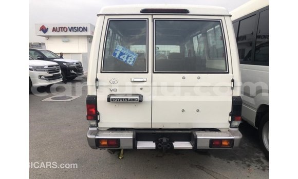 Buy Import Toyota Land Cruiser White Car in Import - Dubai in Burkina Faso Buy Import Toyota Land Cruiser White Car in Import - Dubai in Burkina Faso