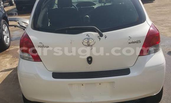 Acheter Neuf Voiture Toyota Yaris Blanc à Ouagadougou, Burkina-Faso Acheter Neuf Voiture Toyota Yaris Blanc à Ouagadougou, Burkina-Faso