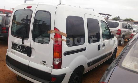 Sayi Sabo Renault Kangoo White Mota in Ouagadougou a Burkina Faso Sayi Sabo Renault Kangoo White Mota in Ouagadougou a Burkina Faso