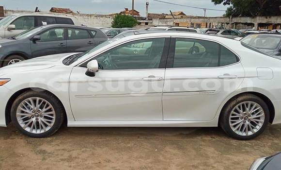 Acheter Neuf Voiture Toyota Camry Blanc à Ouagadougou, Burkina-Faso Acheter Neuf Voiture Toyota Camry Blanc à Ouagadougou, Burkina-Faso