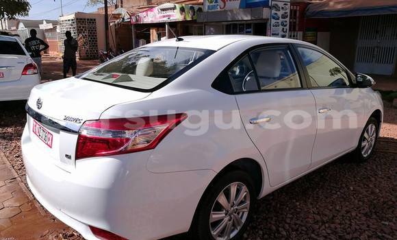 Acheter Neuf Voiture Toyota Yaris Blanc à Ouagadougou, Burkina-Faso Acheter Neuf Voiture Toyota Yaris Blanc à Ouagadougou, Burkina-Faso