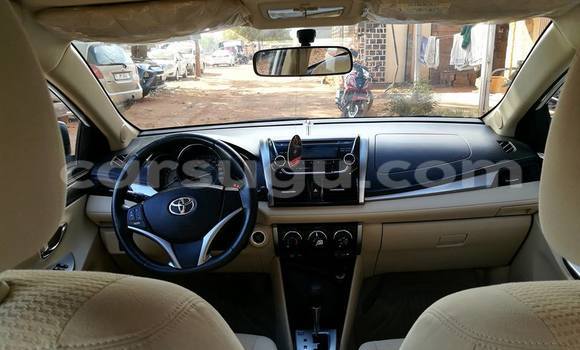 Acheter Neuf Voiture Toyota Yaris Blanc à Ouagadougou, Burkina-Faso Acheter Neuf Voiture Toyota Yaris Blanc à Ouagadougou, Burkina-Faso