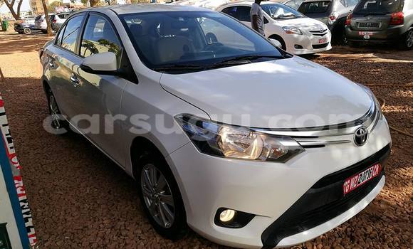 Acheter Neuf Voiture Toyota Yaris Blanc à Ouagadougou, Burkina-Faso Acheter Neuf Voiture Toyota Yaris Blanc à Ouagadougou, Burkina-Faso