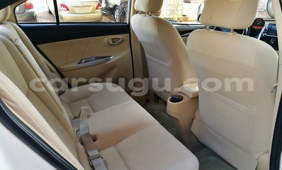 Acheter Neuf Voiture Toyota Yaris Blanc à Ouagadougou, Burkina-Faso Acheter Neuf Voiture Toyota Yaris Blanc à Ouagadougou, Burkina-Faso