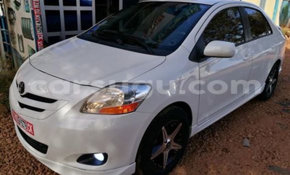 Acheter Neuf Voiture Toyota Yaris Blanc à Ouagadougou, Burkina-Faso Acheter Neuf Voiture Toyota Yaris Blanc à Ouagadougou, Burkina-Faso