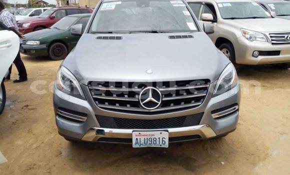 Acheter Occasion Voiture Mercedes-Benz ML–Class Gris à Ouagadougou, Burkina-Faso Acheter Occasion Voiture Mercedes-Benz ML–Class Gris à Ouagadougou, Burkina-Faso