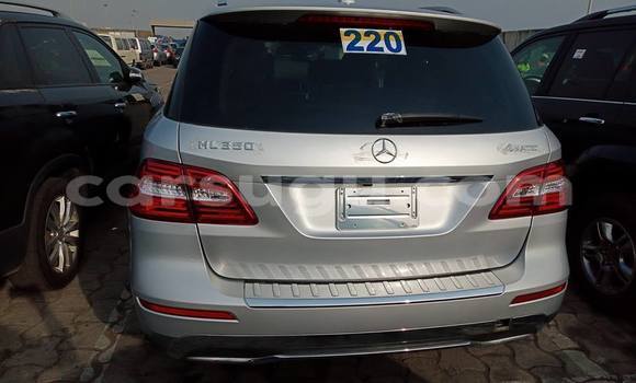 Acheter Occasion Voiture Mercedes-Benz ML–Class Gris à Ouagadougou, Burkina-Faso Acheter Occasion Voiture Mercedes-Benz ML–Class Gris à Ouagadougou, Burkina-Faso