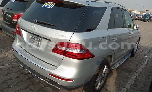 Acheter Occasion Voiture Mercedes-Benz ML–Class Gris à Ouagadougou, Burkina-Faso Acheter Occasion Voiture Mercedes-Benz ML–Class Gris à Ouagadougou, Burkina-Faso