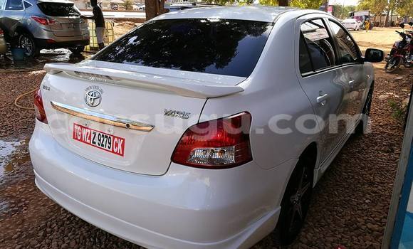 Acheter Neuf Voiture Toyota Yaris Blanc à Ouagadougou, Burkina-Faso Acheter Neuf Voiture Toyota Yaris Blanc à Ouagadougou, Burkina-Faso