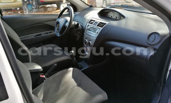 Acheter Neuf Voiture Toyota Yaris Blanc à Ouagadougou, Burkina-Faso Acheter Neuf Voiture Toyota Yaris Blanc à Ouagadougou, Burkina-Faso