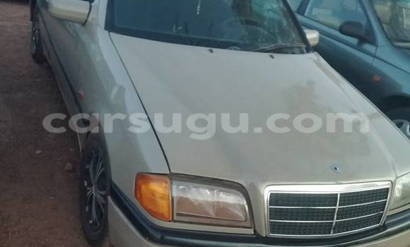 Acheter Neuf Voiture Mercedes-Benz 200 Marron à Ouagadougou, Burkina-Faso Acheter Neuf Voiture Mercedes-Benz 200 Marron à Ouagadougou, Burkina-Faso