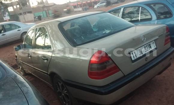 Acheter Neuf Voiture Mercedes-Benz 200 Marron à Ouagadougou, Burkina-Faso Acheter Neuf Voiture Mercedes-Benz 200 Marron à Ouagadougou, Burkina-Faso
