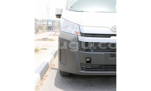 Sayi Imported Toyota Hiace White Mota in Import - Dubai a Burkina Faso Sayi Imported Toyota Hiace White Mota in Import - Dubai a Burkina Faso