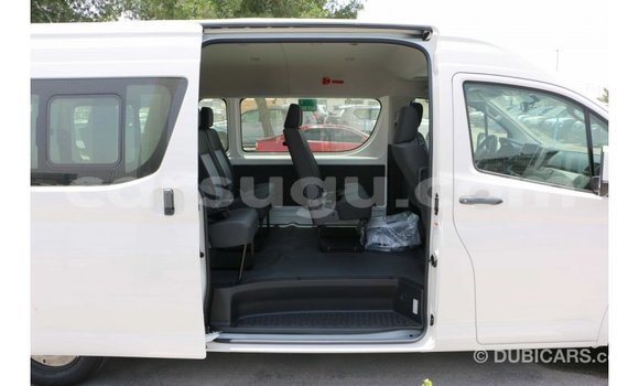 Sayi Imported Toyota Hiace White Mota in Import - Dubai a Burkina Faso Sayi Imported Toyota Hiace White Mota in Import - Dubai a Burkina Faso