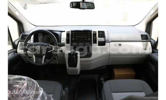 Sayi Imported Toyota Hiace White Mota in Import - Dubai a Burkina Faso Sayi Imported Toyota Hiace White Mota in Import - Dubai a Burkina Faso