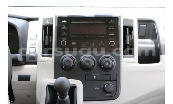 Sayi Imported Toyota Hiace White Mota in Import - Dubai a Burkina Faso Sayi Imported Toyota Hiace White Mota in Import - Dubai a Burkina Faso