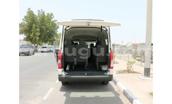 Sayi Imported Toyota Hiace White Mota in Import - Dubai a Burkina Faso Sayi Imported Toyota Hiace White Mota in Import - Dubai a Burkina Faso
