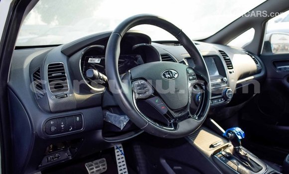 Acheter Import Voiture Kia Cerato Blanc à Import - Dubai, Burkina-Faso Acheter Import Voiture Kia Cerato Blanc à Import - Dubai, Burkina-Faso