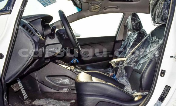 Acheter Import Voiture Kia Cerato Blanc à Import - Dubai, Burkina-Faso Acheter Import Voiture Kia Cerato Blanc à Import - Dubai, Burkina-Faso
