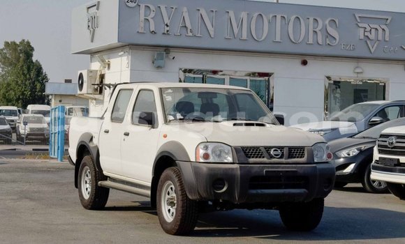 Sayi Imported Nissan NP 300 White Mota in Import - Dubai a Burkina Faso Sayi Imported Nissan NP 300 White Mota in Import - Dubai a Burkina Faso