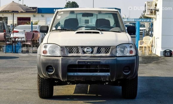 Sayi Imported Nissan NP 300 White Mota in Import - Dubai a Burkina Faso Sayi Imported Nissan NP 300 White Mota in Import - Dubai a Burkina Faso