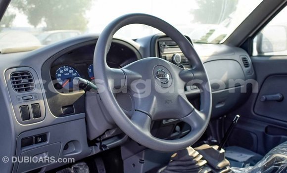 Sayi Imported Nissan NP 300 White Mota in Import - Dubai a Burkina Faso Sayi Imported Nissan NP 300 White Mota in Import - Dubai a Burkina Faso