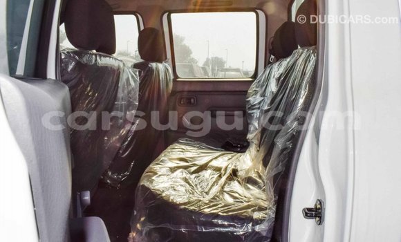 Sayi Imported Nissan NP 300 White Mota in Import - Dubai a Burkina Faso Sayi Imported Nissan NP 300 White Mota in Import - Dubai a Burkina Faso