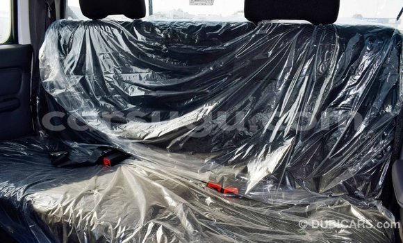 Sayi Imported Nissan NP 300 White Mota in Import - Dubai a Burkina Faso Sayi Imported Nissan NP 300 White Mota in Import - Dubai a Burkina Faso