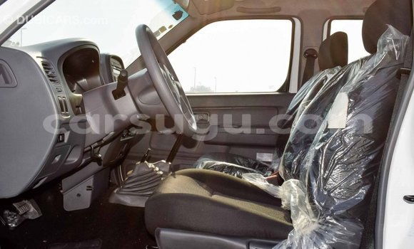 Sayi Imported Nissan NP 300 White Mota in Import - Dubai a Burkina Faso Sayi Imported Nissan NP 300 White Mota in Import - Dubai a Burkina Faso
