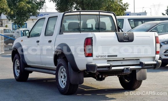 Sayi Imported Nissan NP 300 White Mota in Import - Dubai a Burkina Faso Sayi Imported Nissan NP 300 White Mota in Import - Dubai a Burkina Faso