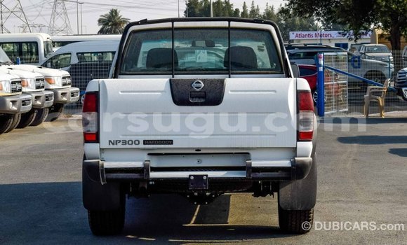 Sayi Imported Nissan NP 300 White Mota in Import - Dubai a Burkina Faso Sayi Imported Nissan NP 300 White Mota in Import - Dubai a Burkina Faso