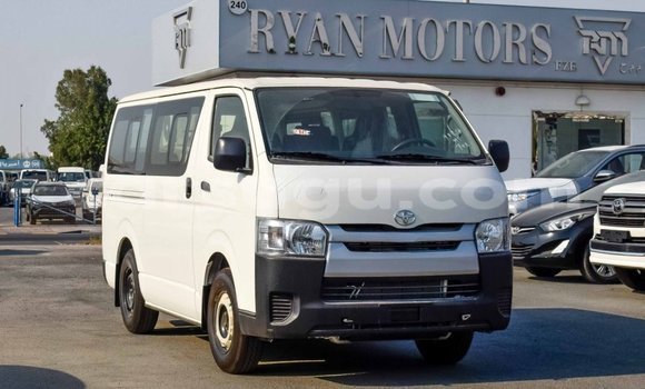 Acheter Import Voiture Toyota Hiace Blanc à Import - Dubai, Burkina-Faso Acheter Import Voiture Toyota Hiace Blanc à Import - Dubai, Burkina-Faso