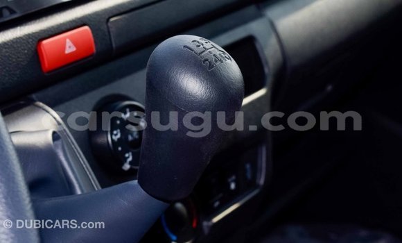 Acheter Import Voiture Toyota Hiace Blanc à Import - Dubai, Burkina-Faso Acheter Import Voiture Toyota Hiace Blanc à Import - Dubai, Burkina-Faso