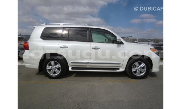 Sayi Imported Toyota Land Cruiser White Mota in Import - Dubai a Burkina Faso Sayi Imported Toyota Land Cruiser White Mota in Import - Dubai a Burkina Faso