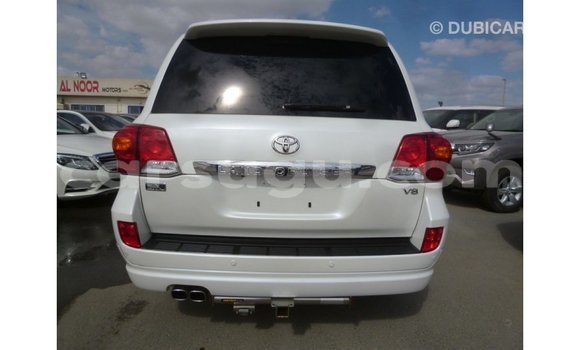 Sayi Imported Toyota Land Cruiser White Mota in Import - Dubai a Burkina Faso Sayi Imported Toyota Land Cruiser White Mota in Import - Dubai a Burkina Faso