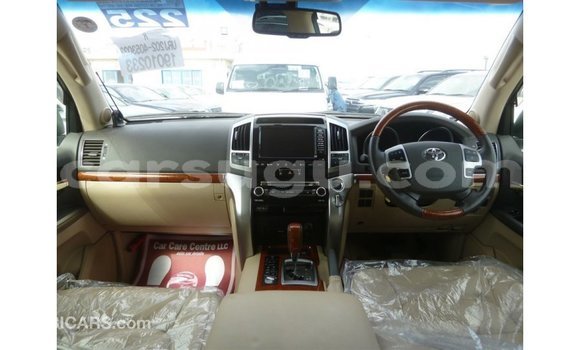 Sayi Imported Toyota Land Cruiser White Mota in Import - Dubai a Burkina Faso Sayi Imported Toyota Land Cruiser White Mota in Import - Dubai a Burkina Faso