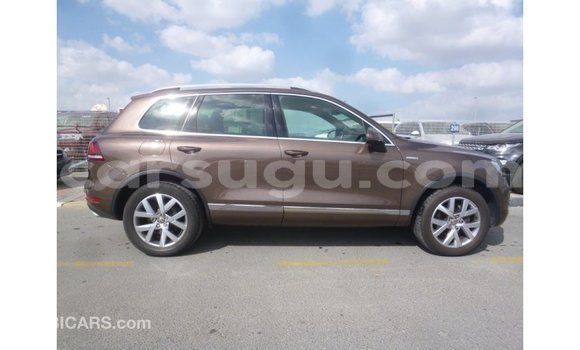 Sayi Imported Volkswagen Touareg Brown Mota in Import - Dubai a Burkina Faso Sayi Imported Volkswagen Touareg Brown Mota in Import - Dubai a Burkina Faso