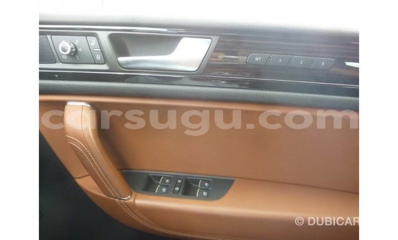 Sayi Imported Volkswagen Touareg Brown Mota in Import - Dubai a Burkina Faso Sayi Imported Volkswagen Touareg Brown Mota in Import - Dubai a Burkina Faso