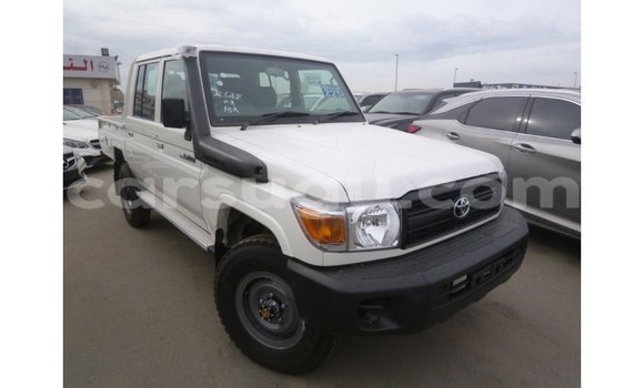 Sayi Imported Toyota Land Cruiser White Mota in Import - Dubai a Burkina Faso Sayi Imported Toyota Land Cruiser White Mota in Import - Dubai a Burkina Faso