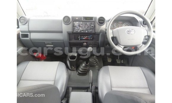 Sayi Imported Toyota Land Cruiser White Mota in Import - Dubai a Burkina Faso Sayi Imported Toyota Land Cruiser White Mota in Import - Dubai a Burkina Faso