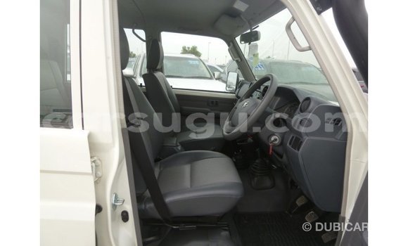 Sayi Imported Toyota Land Cruiser White Mota in Import - Dubai a Burkina Faso Sayi Imported Toyota Land Cruiser White Mota in Import - Dubai a Burkina Faso