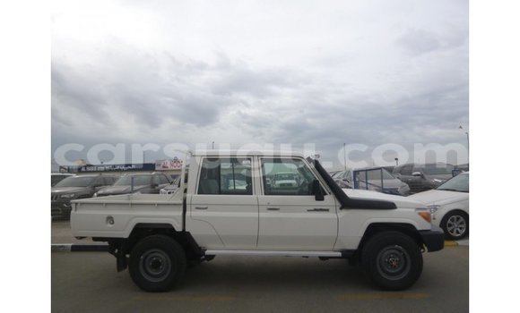 Sayi Imported Toyota Land Cruiser White Mota in Import - Dubai a Burkina Faso Sayi Imported Toyota Land Cruiser White Mota in Import - Dubai a Burkina Faso