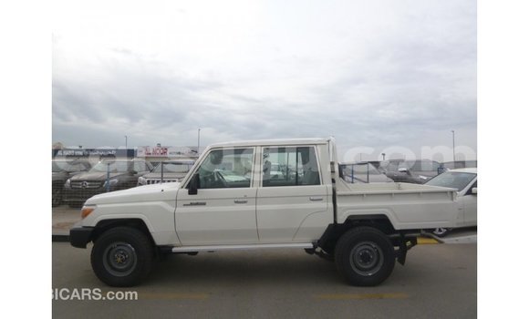 Sayi Imported Toyota Land Cruiser White Mota in Import - Dubai a Burkina Faso Sayi Imported Toyota Land Cruiser White Mota in Import - Dubai a Burkina Faso