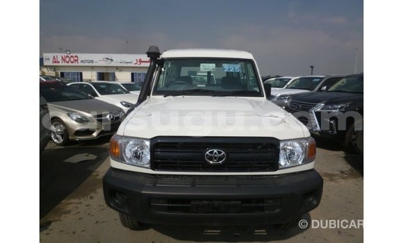 Sayi Imported Toyota Land Cruiser White Mota in Import - Dubai a Burkina Faso Sayi Imported Toyota Land Cruiser White Mota in Import - Dubai a Burkina Faso